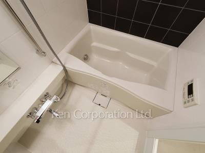 Bath ※Photo of the same layout on 7 floor. Decoration and fixture may differ.