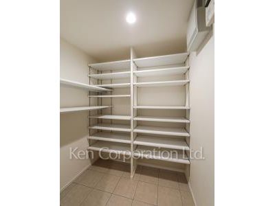 Shoes-In Closet ※Photo of the same layout on 7 floor. Decoration and fixture may differ.
