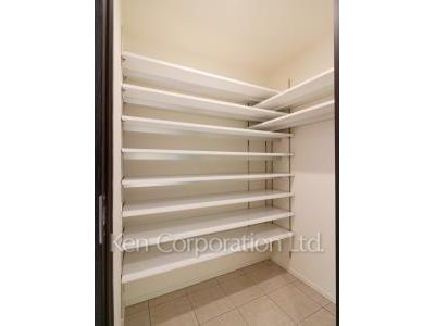 Shoes-In Closet ※Photo of the same layout on 7 floor. Decoration and fixture may differ.