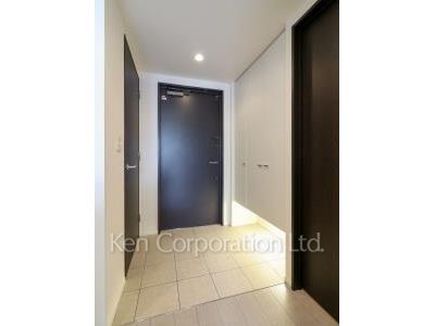 Entrance ※Photo of the same layout on 7 floor. Decoration and fixture may differ.