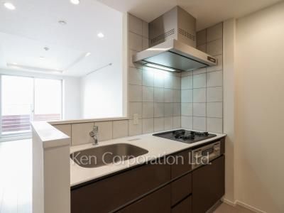 Kitchen ※Photo of the same layout on 7 floor. Decoration and fixture may differ.