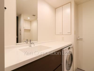 Powder Room ※Photo of the same layout on 7 floor. Decoration and fixture may differ.