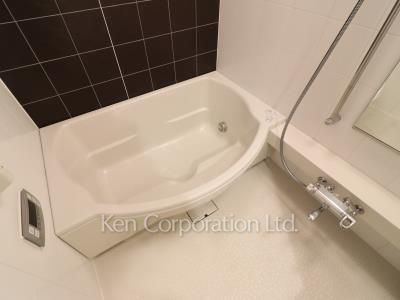 Bath ※Photo of the same layout on 7 floor. Decoration and fixture may differ.