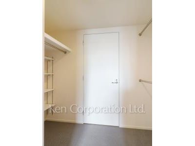 Walk-In Closet ※Photo of the same layout on 7 floor. Decoration and fixture may differ.