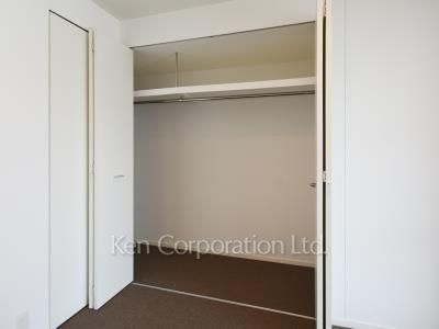 Closet ※Photo of the same layout on 18 floor. Decoration and fixture may differ.