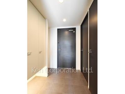 Entrance ※Photo of the same layout on 18 floor. Decoration and fixture may differ.