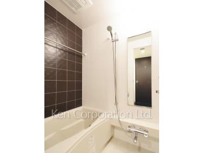Bath ※Photo of the same layout on 18 floor. Decoration and fixture may differ.