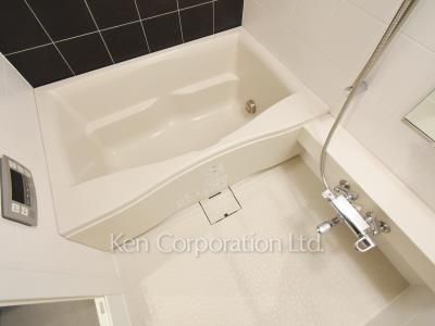 Bath ※Photo of the same layout on 18 floor. Decoration and fixture may differ.