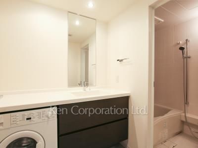 Powder Room ※Photo of the same layout on 16 floor. Decoration and fixture may differ.