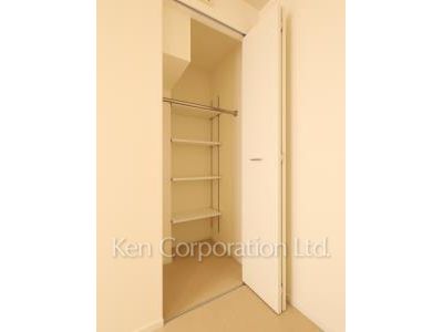 Closet ※Photo of the same layout on 17 floor. Decoration and fixture may differ.