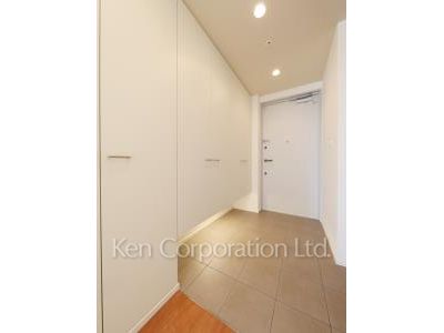 Entrance ※Photo of the same layout on 17 floor. Decoration and fixture may differ.