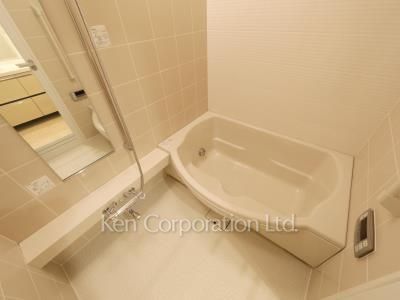Bath ※Photo of the same layout on 17 floor. Decoration and fixture may differ.