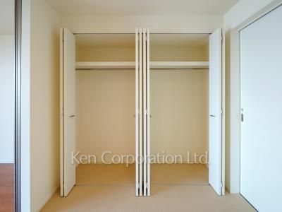 Closet ※Photo of the same layout on 27 floor. Decoration and fixture may differ.