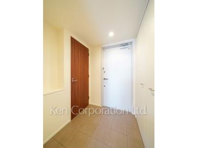 Entrance ※Photo of the same layout on 27 floor. Decoration and fixture may differ.