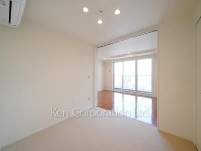 Bedroom ※Photo of the same layout on 27 floor. Decoration and fixture may differ.
