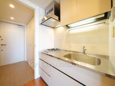 Kitchen ※Photo of the same layout on 27 floor. Decoration and fixture may differ.