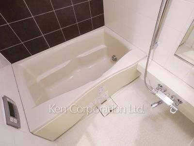 Bath ※Photo of the same layout on 27 floor. Decoration and fixture may differ.
