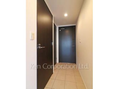 Entrance ※Photo of the same layout on 26 floor. Decoration and fixture may differ.