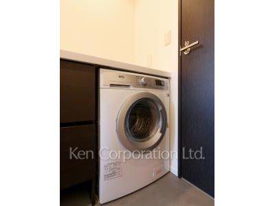Washer-Dryer ※Photo of the same layout on 26 floor. Decoration and fixture may differ.