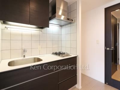 Kitchen ※Photo of the same layout on 26 floor. Decoration and fixture may differ.