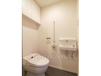 Lavatory ※Photo of the same layout on 26 floor. Decoration and fixture may differ.