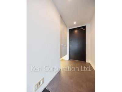 Entrance ※Photo of the same layout on 28 floor. Decoration and fixture may differ.