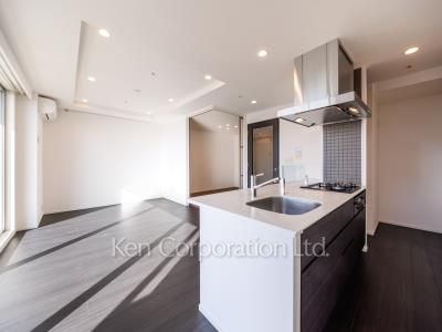 Living-Dining ※Photo of the same layout on 28 floor. Decoration and fixture may differ.
