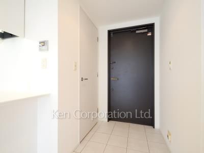 Entrance ※Photo of the same layout on 22 floor. Decoration and fixture may differ.