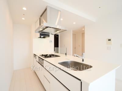 Kitchen ※Photo of the same layout on 22 floor. Decoration and fixture may differ.