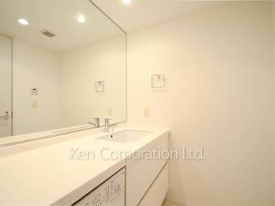 Powder Room ※Photo of the same layout on 22 floor. Decoration and fixture may differ.