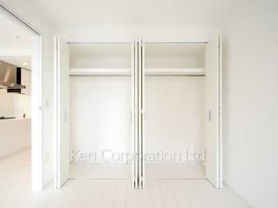 Closet ※Photo of the same layout on 22 floor. Decoration and fixture may differ.