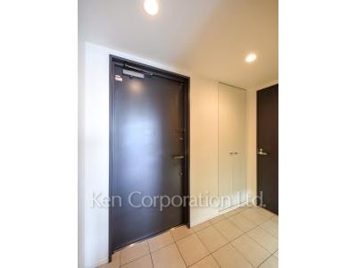 Entrance ※Photo of the same layout on 26 floor. Decoration and fixture may differ.