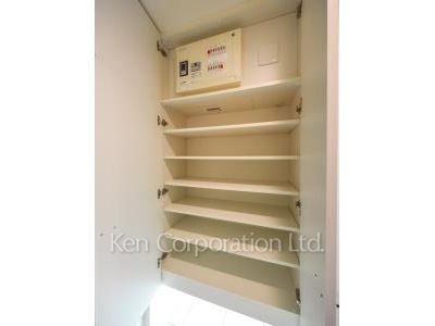 Shoes Closet ※Photo of the same layout on 26 floor. Decoration and fixture may differ.