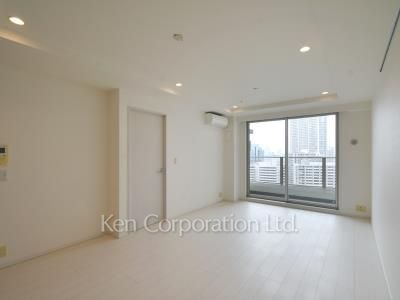 Living-Dining ※Photo of the same layout on 22 floor. Decoration and fixture may differ.