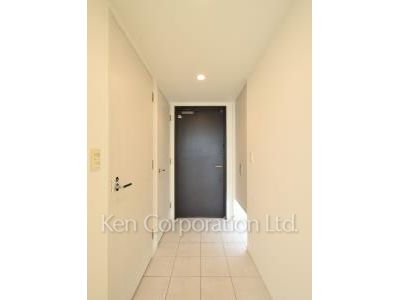 Entrance ※Photo of the same layout on 22 floor. Decoration and fixture may differ.