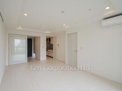 Living-Dining ※Photo of the same layout on 22 floor. Decoration and fixture may differ.