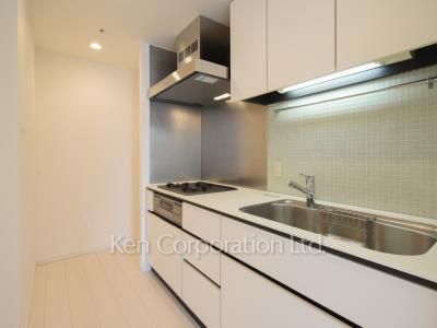 Kitchen ※Photo of the same layout on 22 floor. Decoration and fixture may differ.