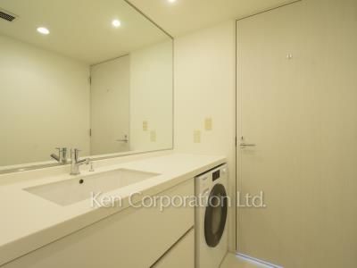 Powder Room ※Photo of the same layout on 22 floor. Decoration and fixture may differ.