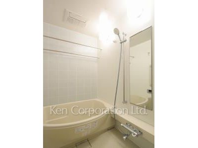 Bath ※Photo of the same layout on 22 floor. Decoration and fixture may differ.