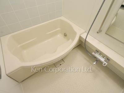 Bath ※Photo of the same layout on 22 floor. Decoration and fixture may differ.