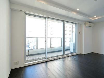 Living-Dining ※Photo of the same layout on 21 floor. Decoration and fixture may differ.