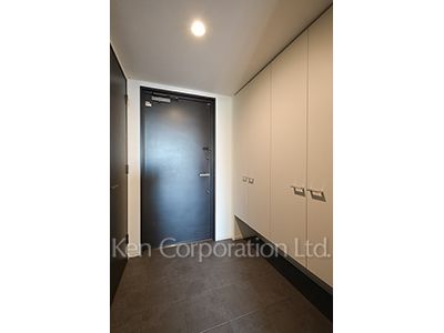 Entrance ※Photo of the same layout on 21 floor. Decoration and fixture may differ.