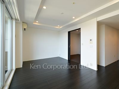 Living-Dining ※Photo of the same layout on 21 floor. Decoration and fixture may differ.