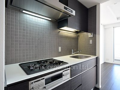 Kitchen ※Photo of the same layout on 21 floor. Decoration and fixture may differ.