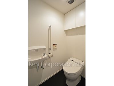 Lavatory ※Photo of the same layout on 21 floor. Decoration and fixture may differ.