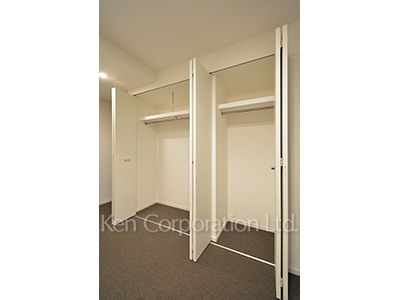 Closet ※Photo of the same layout on 21 floor. Decoration and fixture may differ.