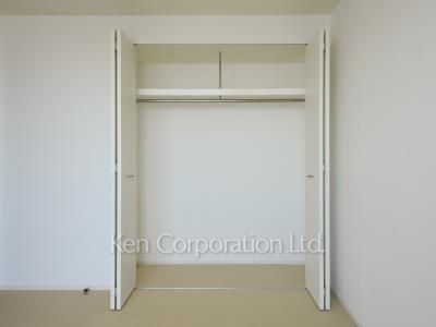 Closet ※Photo of the same layout on 27 floor. Decoration and fixture may differ.