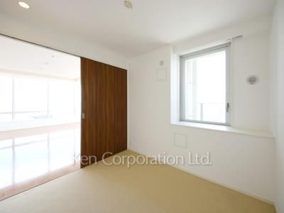Bedroom ※Photo of the same layout on 27 floor. Decoration and fixture may differ.