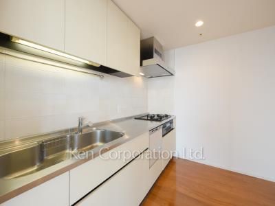 Kitchen ※Photo of the same layout on 27 floor. Decoration and fixture may differ.