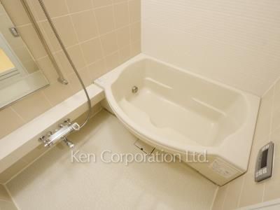Bath ※Photo of the same layout on 27 floor. Decoration and fixture may differ.